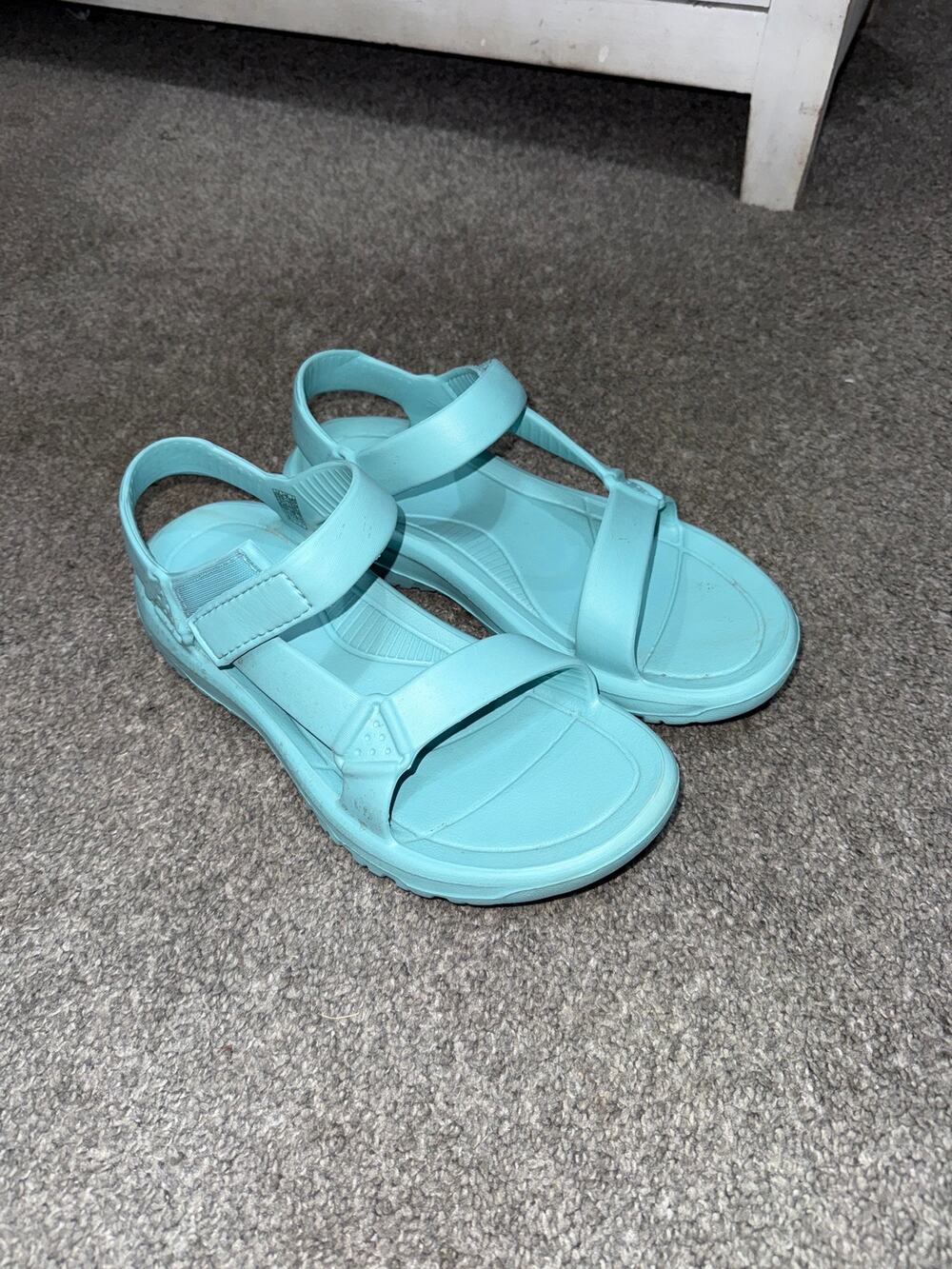Teva Hurricane Drift Sandles size women's 8 in Teal